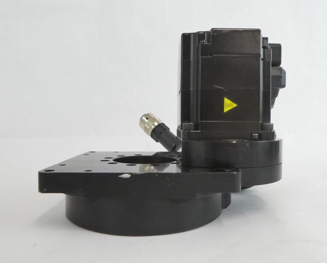 Used Yaskawa YSC-SGM7A-02-006 Servo Motor Assembly HSG-32A-18-FO-SP Lot of 2 Working