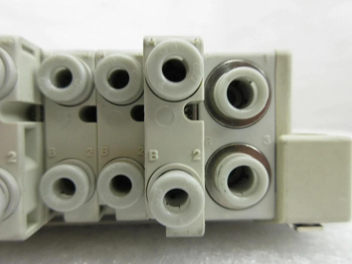 Used SMC 6-Port Pneumatic Manifold SZ3260-5LOZD-C4 SZ3360-5LOZD-C4 Lot of 2 Used