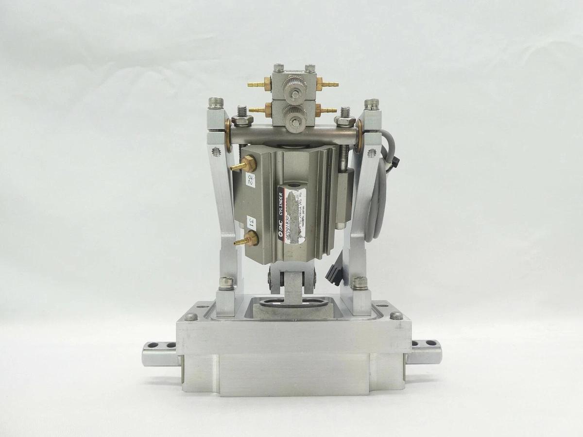 Used AMAT Applied Materials 0240-76513 5000 Cleanroom Slit Valve "H" 520 Chemraz