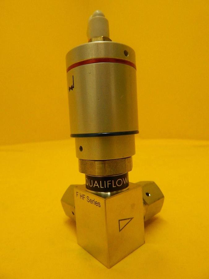 Used Qualiflow F HF Series 2-Way Pneumatic Angle Valve 2x10-9atm.cm3/Sec Used Working