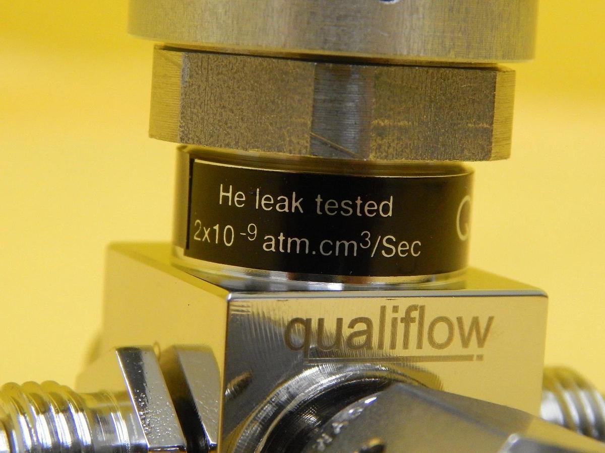 Used Qualiflow F HF Series 4-Way Pneumatic Valve 2x10-9atm.cm3/Sec Used Working