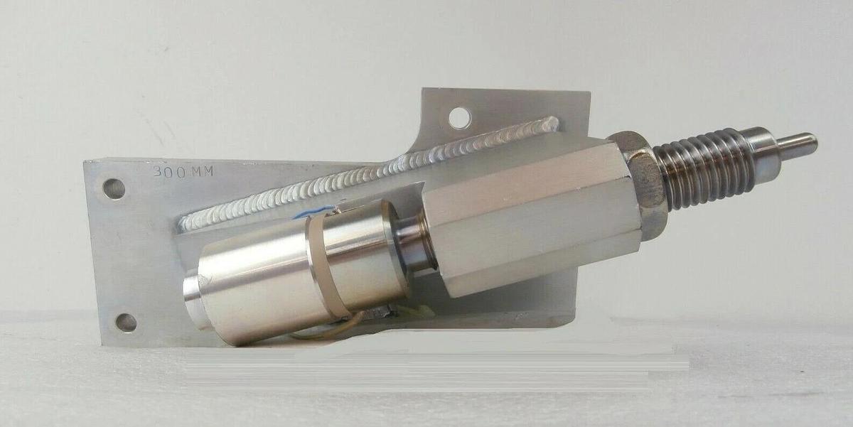 Used AMAT Applied Materials 0040-01275 Electrode 0150-97185 Quantum LEAP III Working