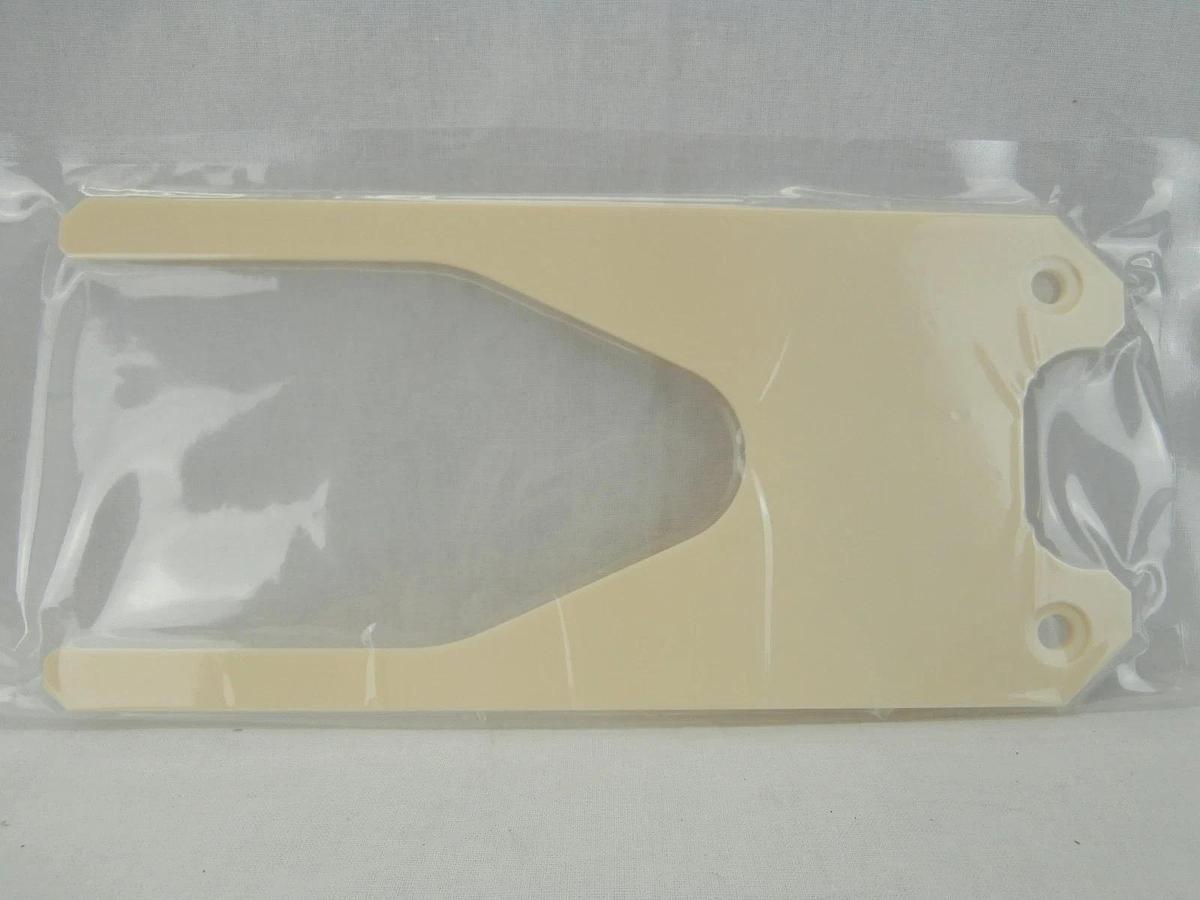 Used Ulvac Technologies EM1638-090-34D 8" Pick Up End Effector 200mm ZX-1000 New