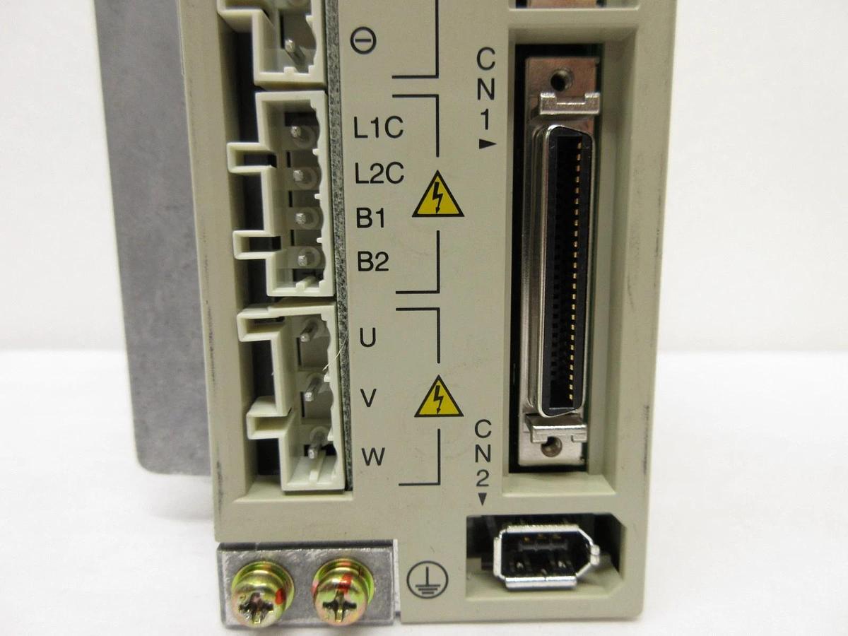 Used Yaskawa Electric SGDM-04ADA 200V Servo Drive SERVOPACK Ver. 31231 Used Working