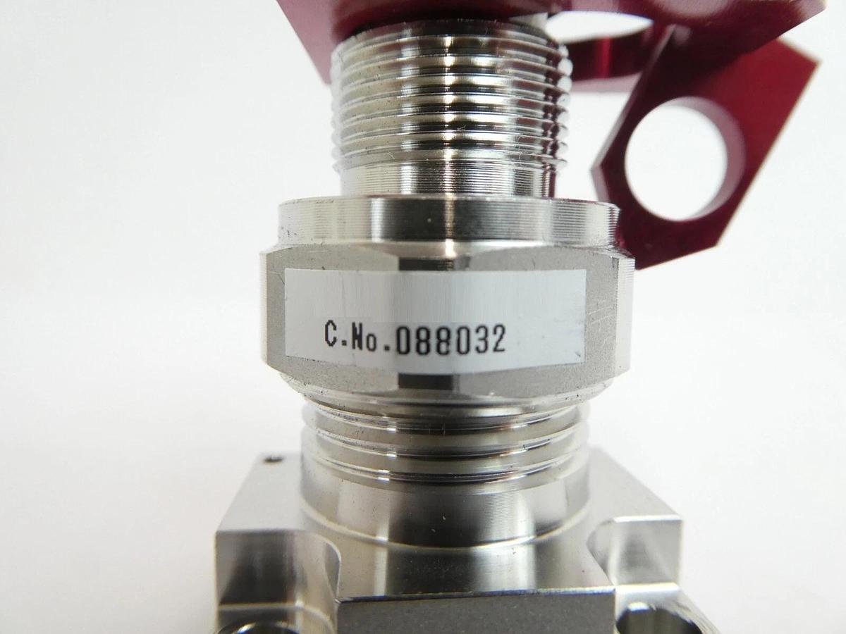 Used Fujikin 088032 2-Port Manual Diaphragm Valve 316L-P Lot of 65 Working Surplus