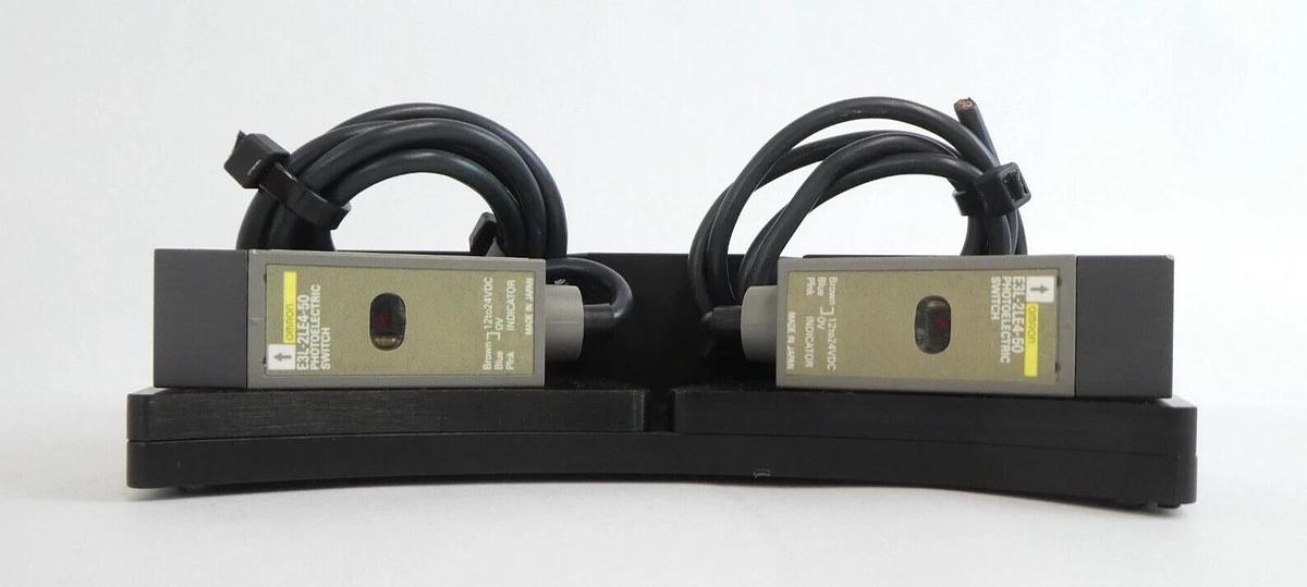Used Omron E3L-2LE4-50 E3L-2DE4-50 Photoelectric Switch Laser Emitter Working