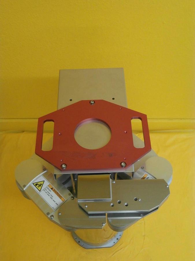 Used Yaskawa XU-RC350D-C51 Dual Arm Wafer Handling Robot with End Effectors Working