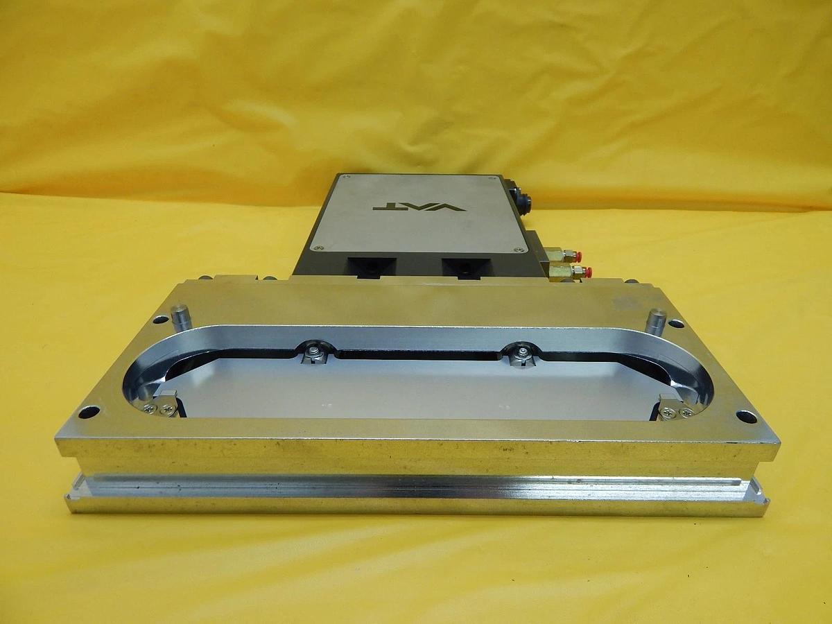Used VAT 02010-BA24-0008 Pneumatic High Vacuum 12" Slit Valve Working