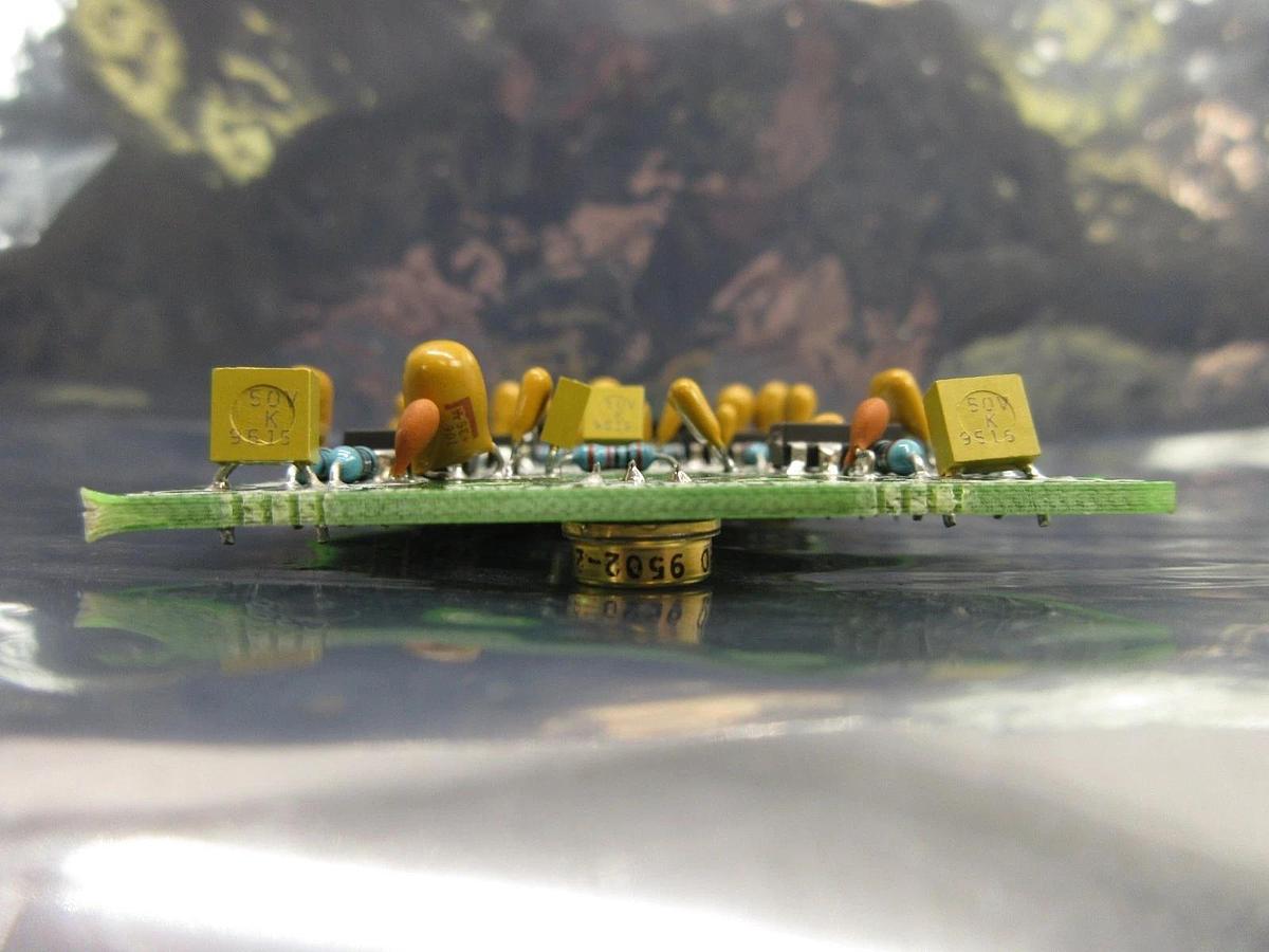 Used KLA Instruments 710-657068-20 AF Pulse Sensor Preamp Board PCB 2132 Used