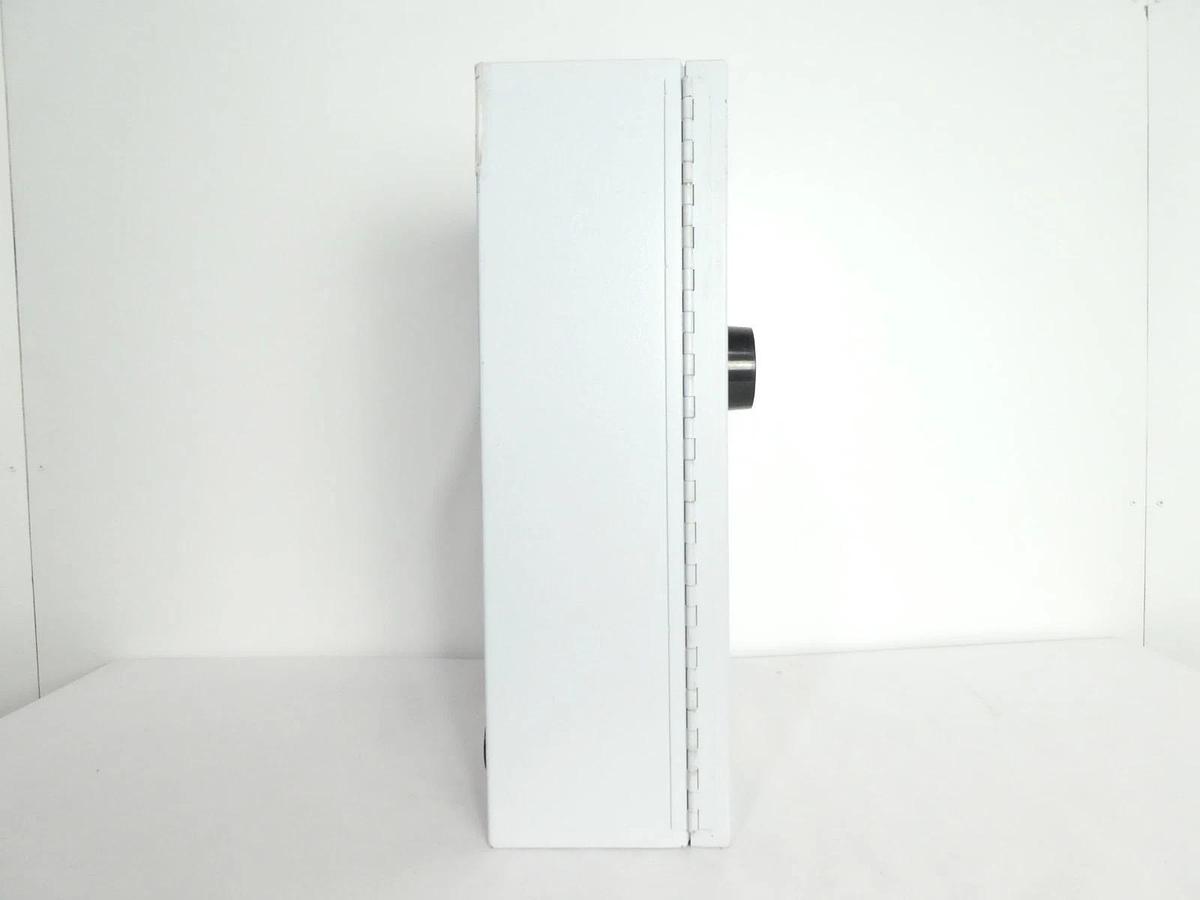 Used Ebara Technologies 213663 Pump Control Interface Module AMAT P5000 Working