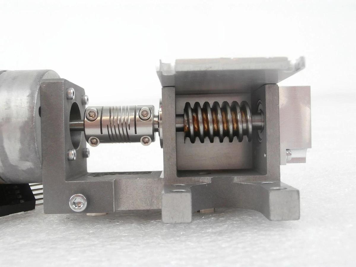 Used Yaskawa Electric UTOPI-020MX Minertia Motor Assembly UGQMEM-01SNQ22 NSR Working