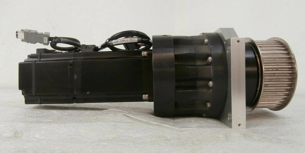 Used Yaskawa SGMAS-12ABA-TE11 AC Servo Motor with Nabtesco Gearhead GH7-11 Working
