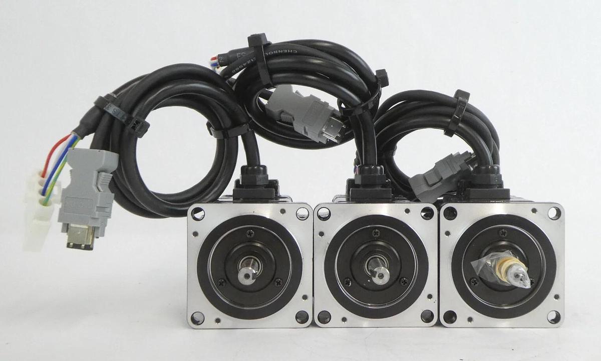 Yaskawa SGMPH-01AAE-YA34 Servo Motor Reseller Lot of 8 New Surplus