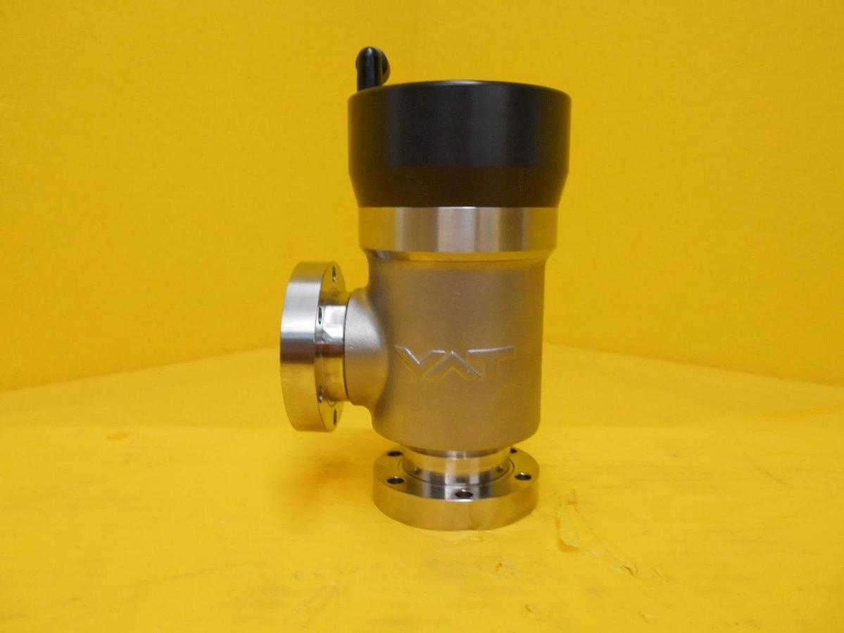 Used VAT 28332-GE11-0002 Pneumatic Right Angle Vacuum Valve UHV Used Working