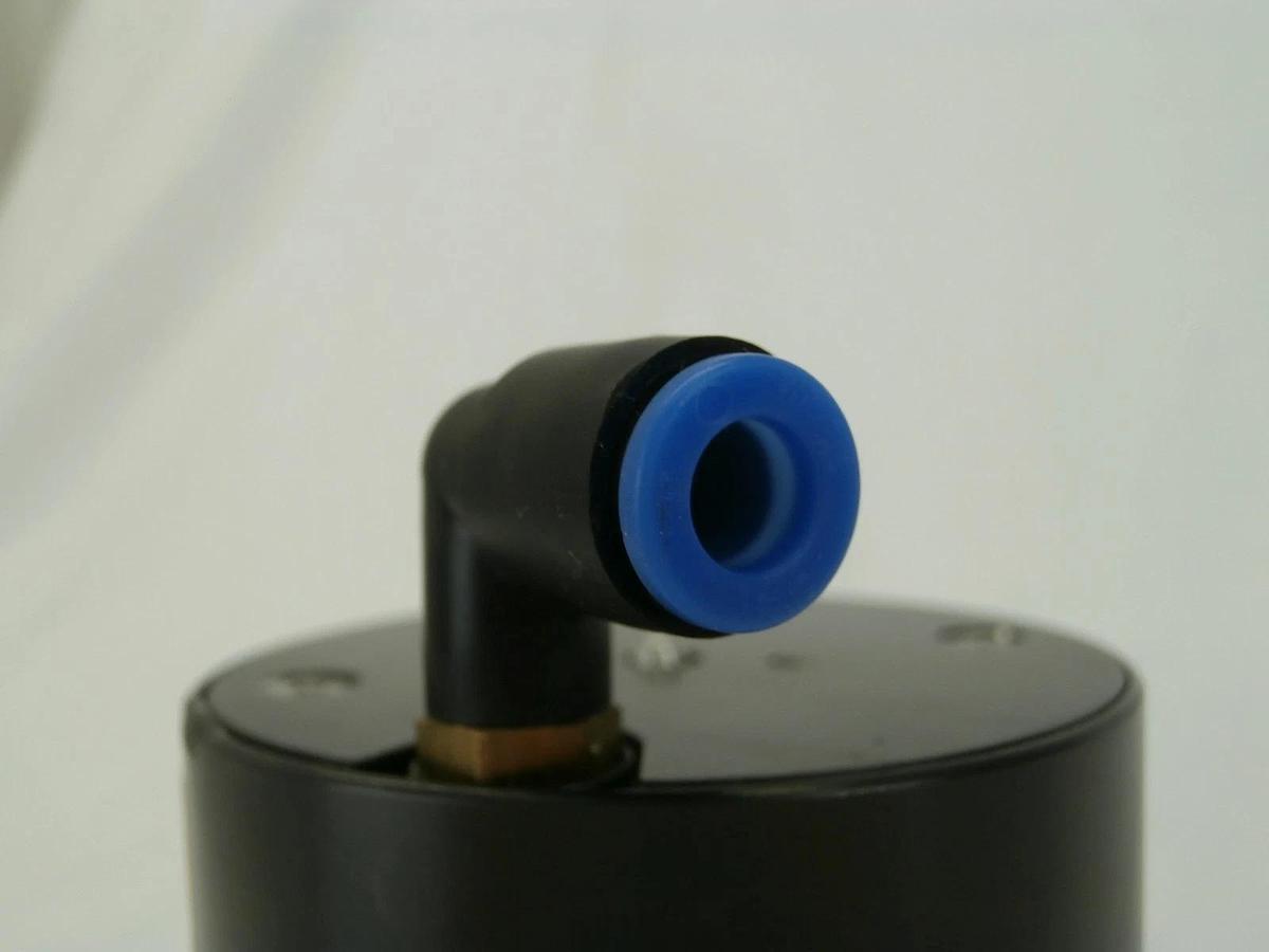 Used VAT 26328-KA11-0001 Pneumatic Right Angle Vacuum Valve Used Working