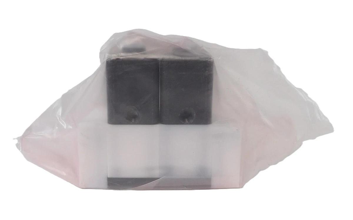 Used SMC Pneumatics LLC30-02-Z11-X28 High Purity Chemical Valve New Surplus