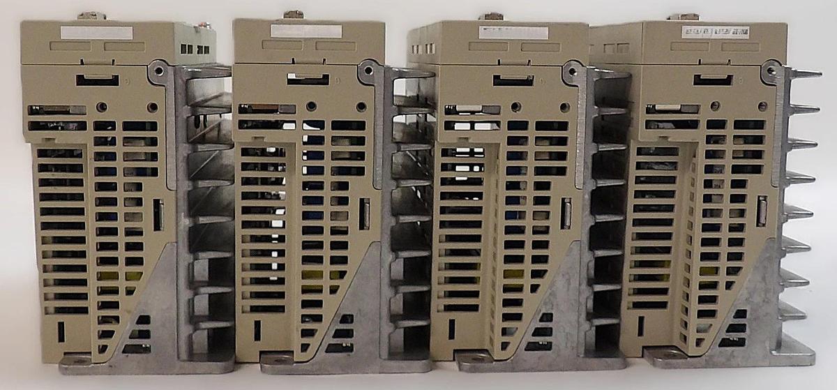Used Yaskawa Electric SGDS-04A72AY584-E Servo Drive SERVOPACK Lot of 4 Working
