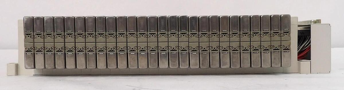 Used SMC VV5Q11-26-DUS01180 26-Port Pneumatic Manifold AMAT 4060-01218 Working