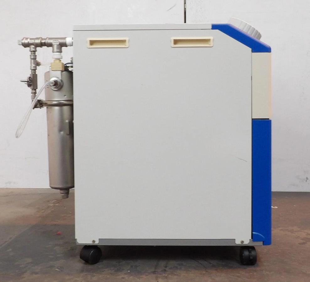 Used SMC HRS012-AN-20-JMT Single Phase Thermo Chiller 200-230 Vac 50/60Hz Working