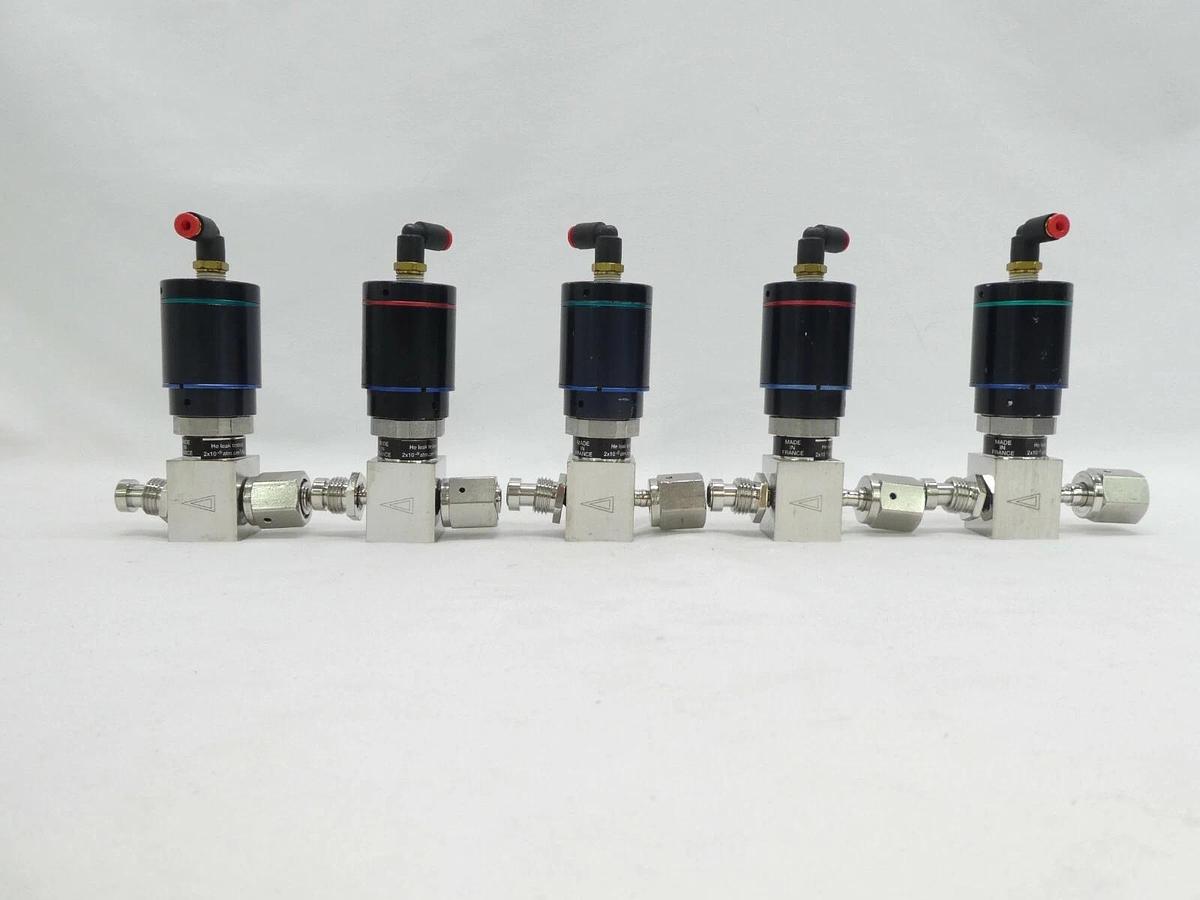 Used Qualiflow 2x10-9atm.cm3/Sec 2-Way Pneumatic Valve Male/Female Lot of 5 Working