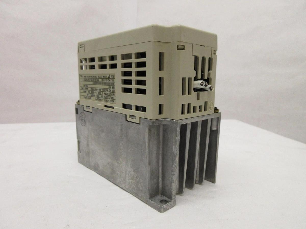 Used Yaskawa Electric CIMR-J7AA20P7 Inverter Drive VS Mini J7 Working