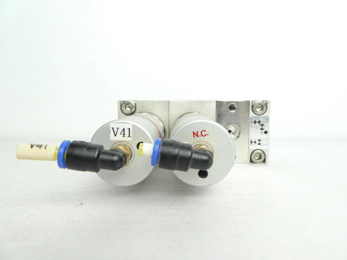 Used Fujikin 094375 Valve Manifold FBSDAL-6.35UGF-2B3-DVD Lot of 11 Used Working