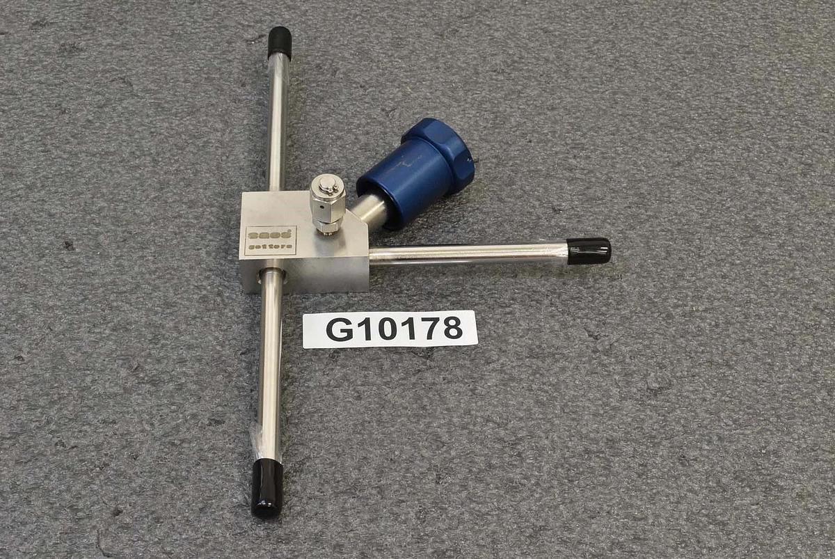 Used Saes Getters SVC504M104 Valve Assembly