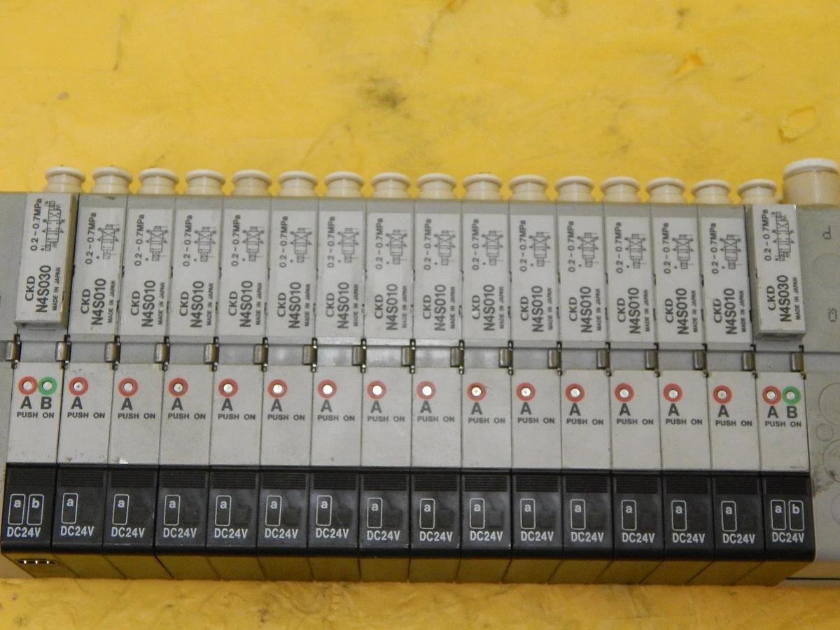 Used CKD N4S0-T56 16-Port Pnuematic Manifold OPP3-1H Lot of 2 Used Working
