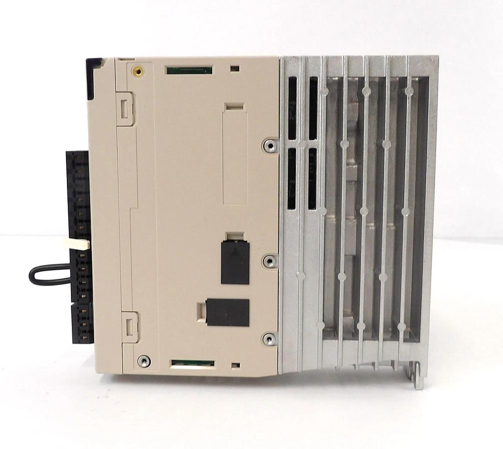 Used Yaskawa Electric SGD7S-2R8A20AY0814A Servo Drive Sigma-7 SERVOPACK Working