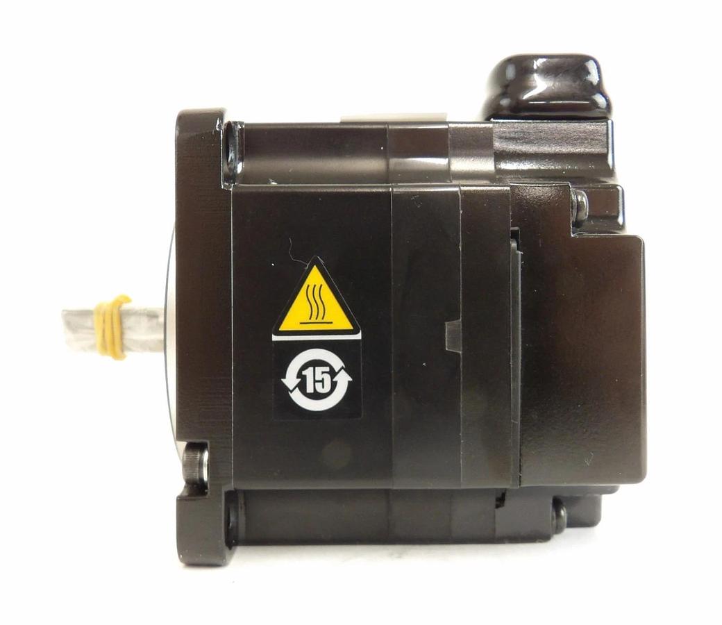 Yaskawa SGM7P-01A7J61 AC Servo Motor Reseller Lot of 5 New