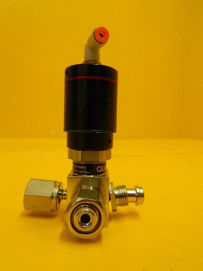 Used Qualiflow 2x10-9atm.cm3/Sec 4-Way Pneumatic Valve Used Working