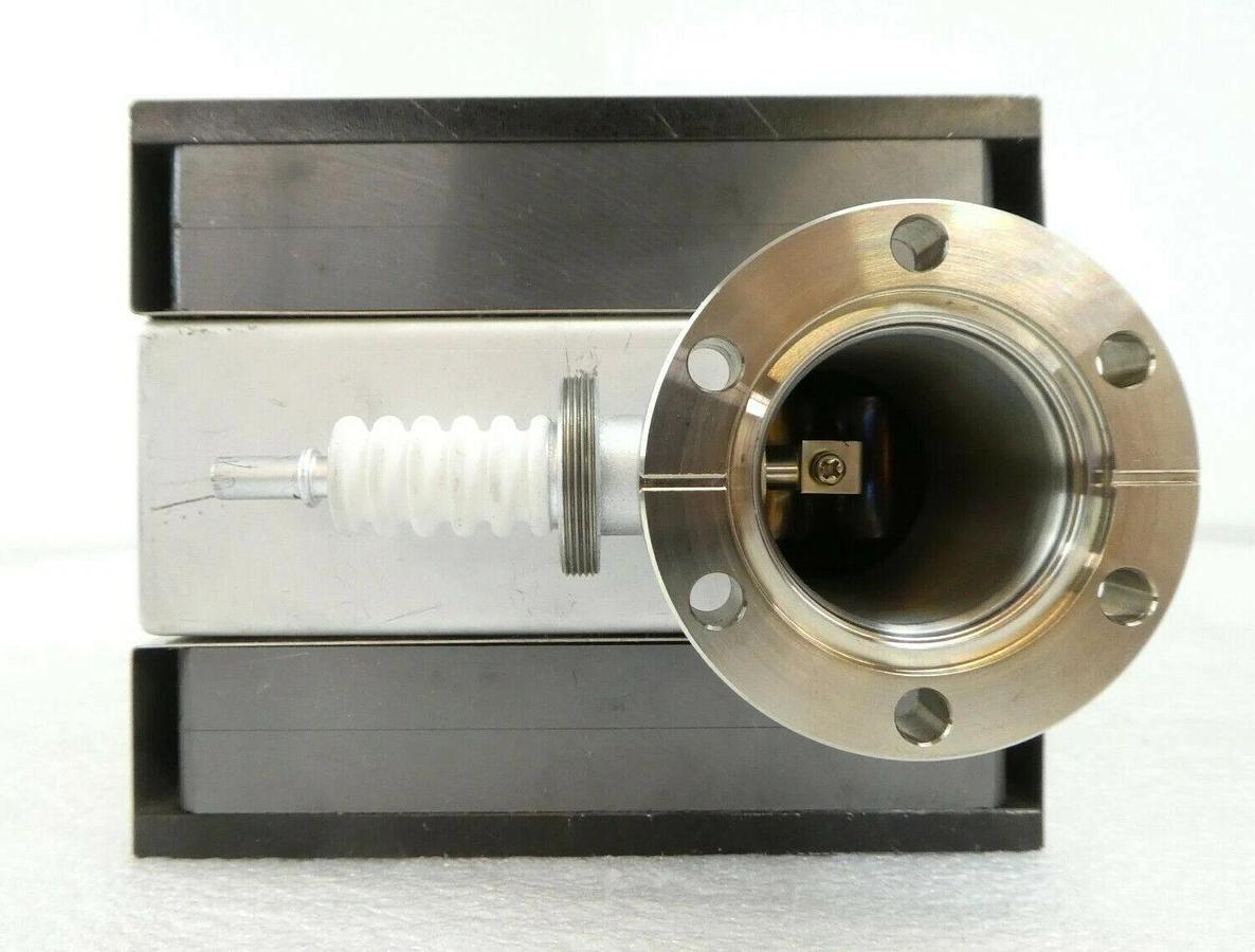 Used JEOL JSM-6300F Ion Vacuum Pump Magnet Assembly Wafer Defect Review SEM Working
