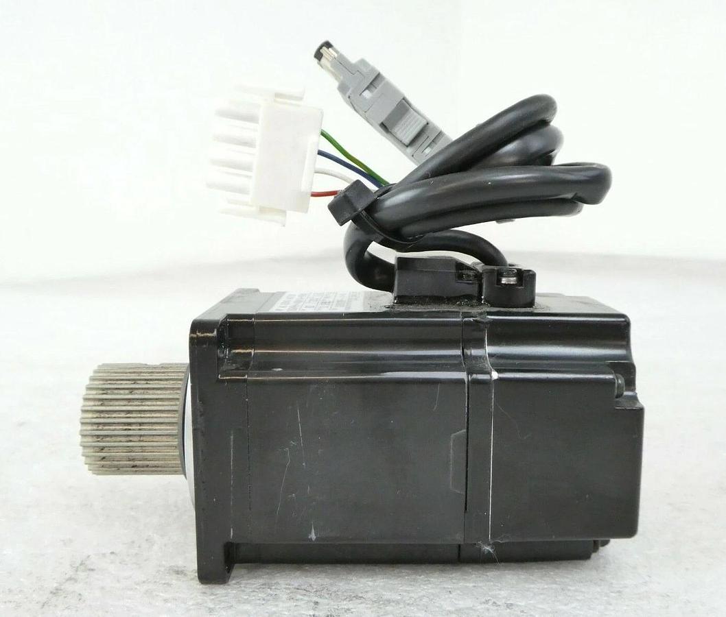 Used Yaskawa Electric SGMAH-A8A1A-YR41 AC Servo Motor Nikon NSR-S610C Working