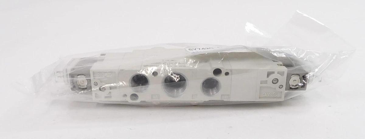 Used SMC SY7420-5L7-02N-F2 Solenoid Valve Reseller Lot of 8 New Surplus