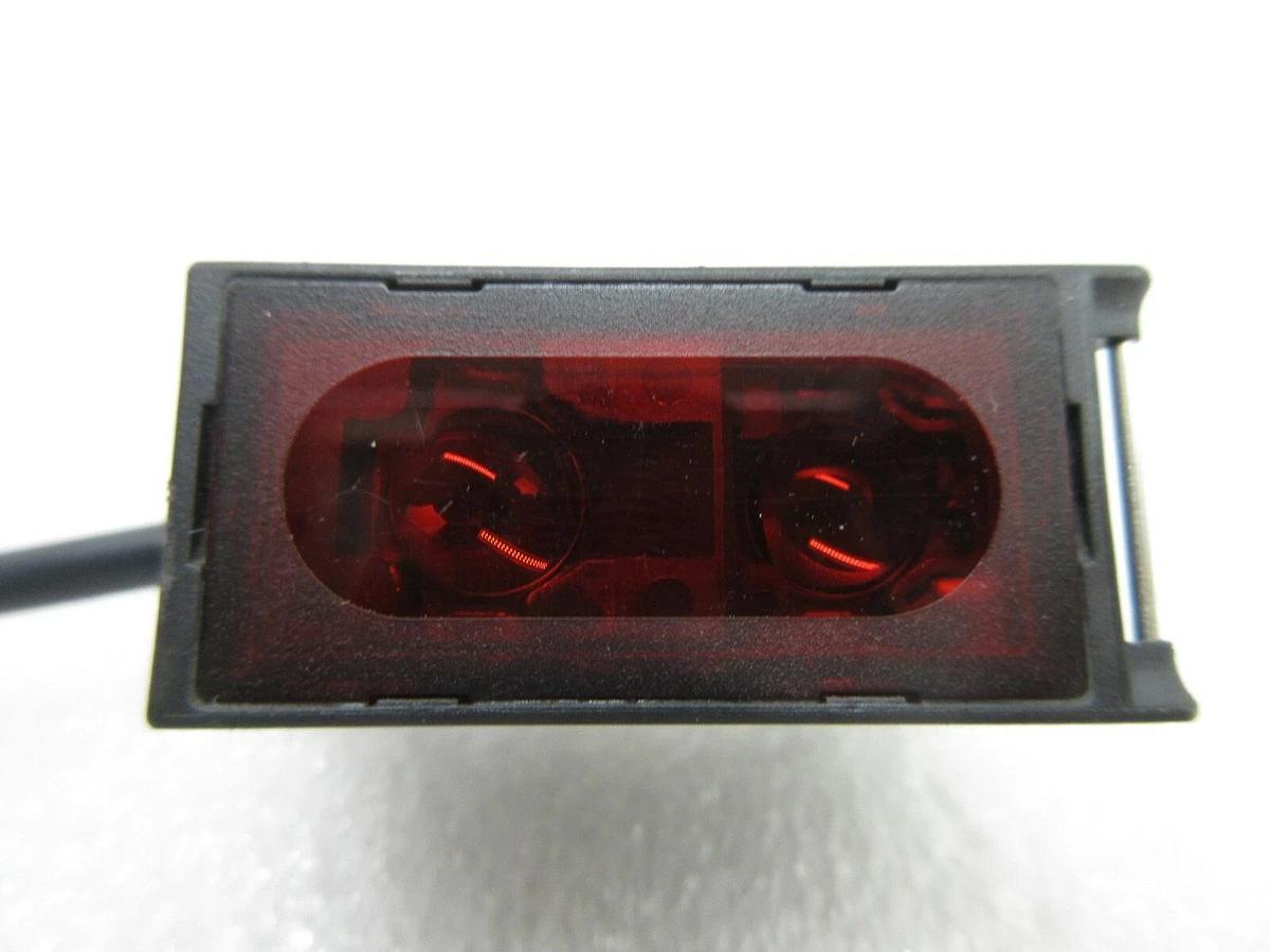 Used Omron E3G-L11 Distance-setting Photoelectric Sensor Reseller Lot of 4 Used