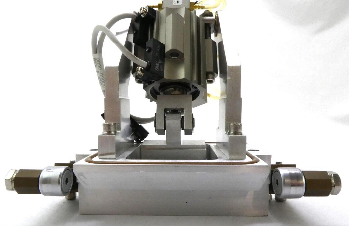 Used AMAT Applied Materials 0240-76511 5000 Cleanroom Slit Valve "S" 520 Chemraz