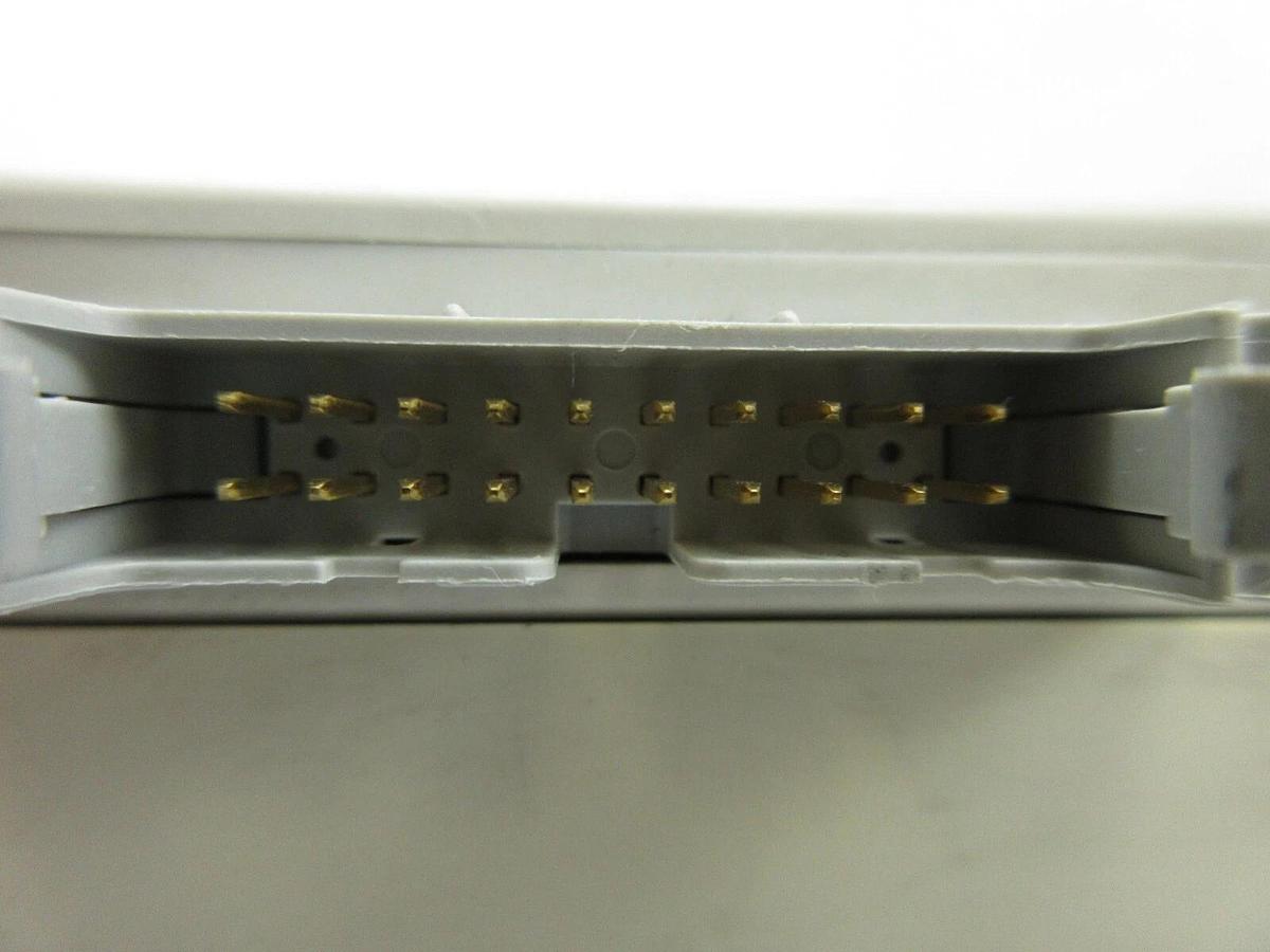 Used SMC 6-Port Pneumatic Manifold SZ3260-5LOZD-C4 SZ3360-5LOZD-C4 Lot of 2 Used