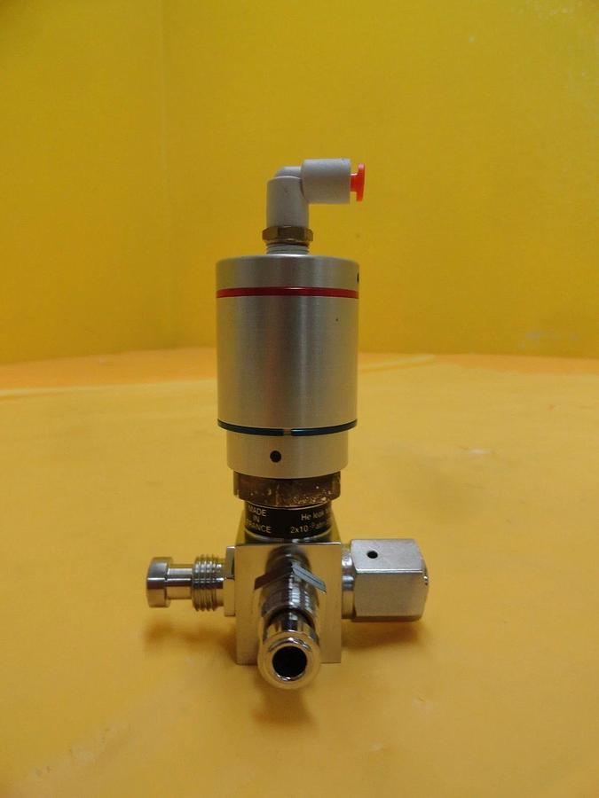 Used Qualiflow 2x10-9atm.cm3/Sec 4-Way Pneumatic Valve F HF Series Lot of 2 Used Work