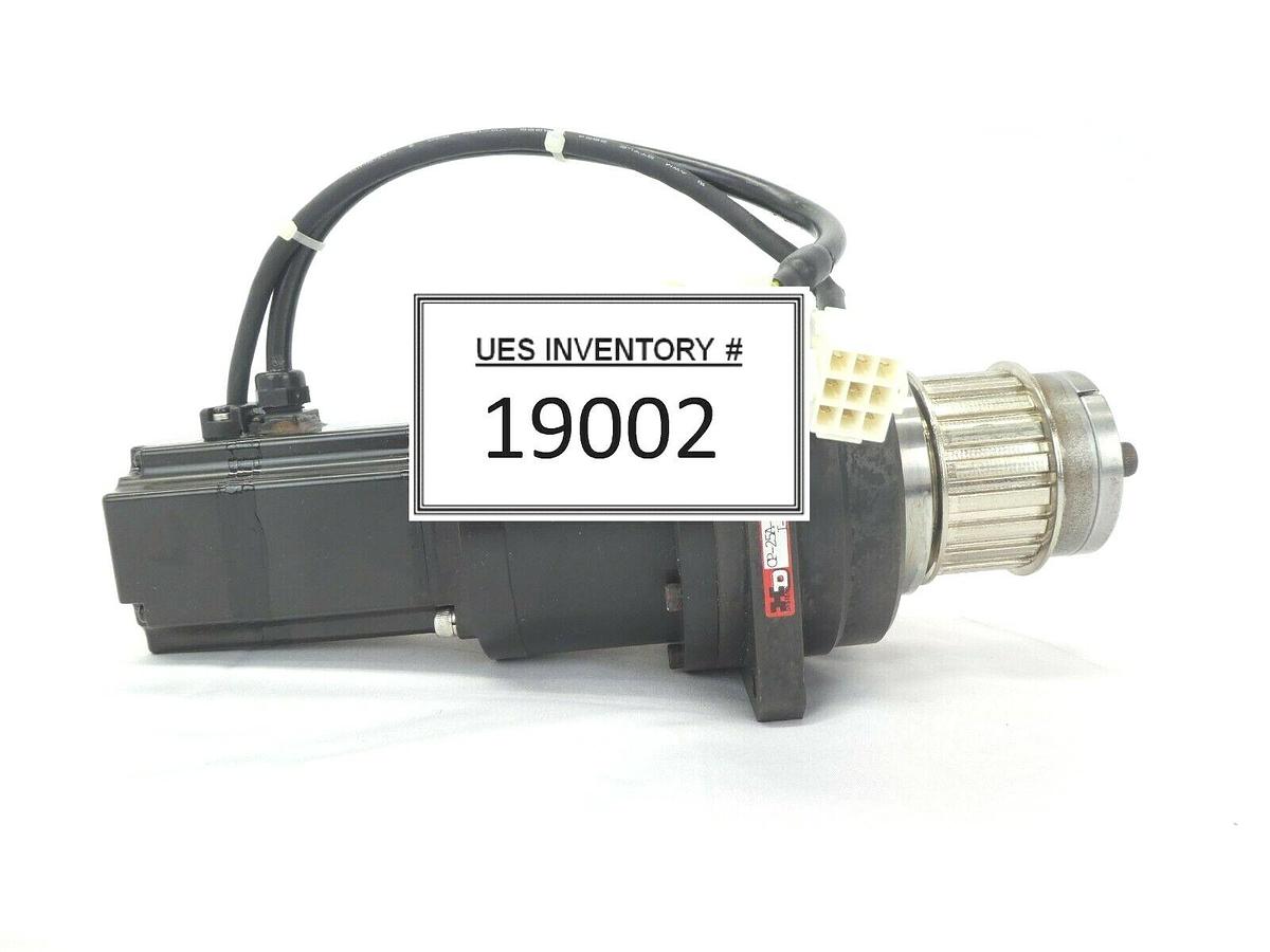 Used Omron R88M-U20030WA-S1 AC Servo Motor with Reducer CP-25A-21-J223A Working Spare