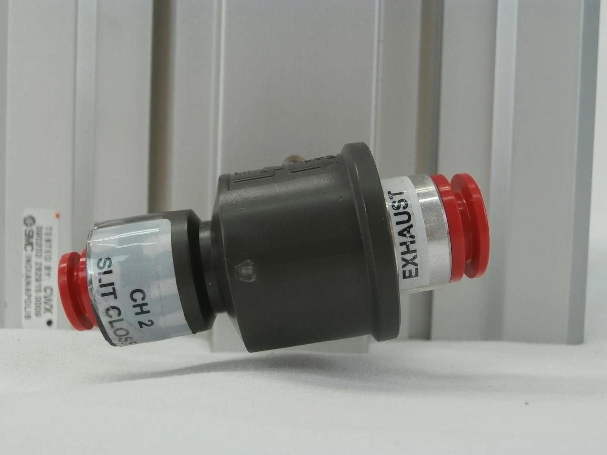Used SMC US13394 Slit Valve Pneumatic Cylinder 3020-00077 with Gate AMAT 0040-41892