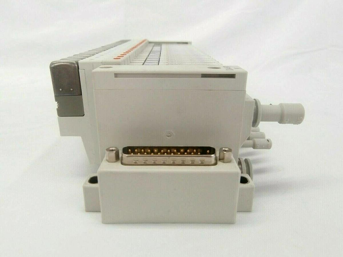 Used SMC 22-Port Manifold VQ1100-51 Hitachi M-712E Shallow Trench Etcher Working