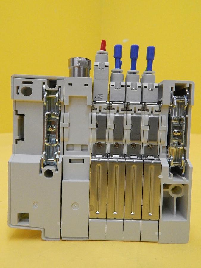 Used TEL Tokyo Electron VP/VI 4-Port Manifold SMC SQ1131Y-5-C4-Q PR300Z Used