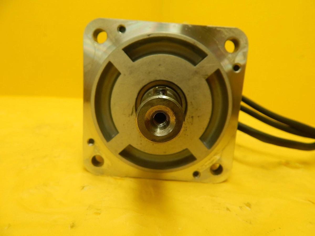 Used Sanyo Denki R2AA08075FBP77M AC Servo Motor SANMOTION R Hirata HQPLP-2DHP Used