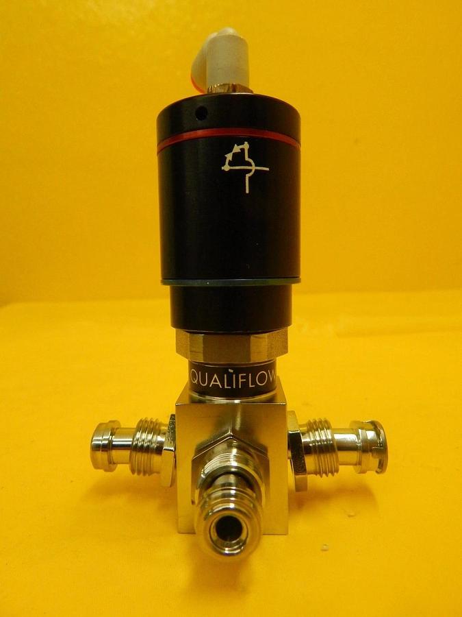 Used Qualiflow 2x10-9atm.cm3/Sec 4-Way Pneumatic Valve Male Used Working