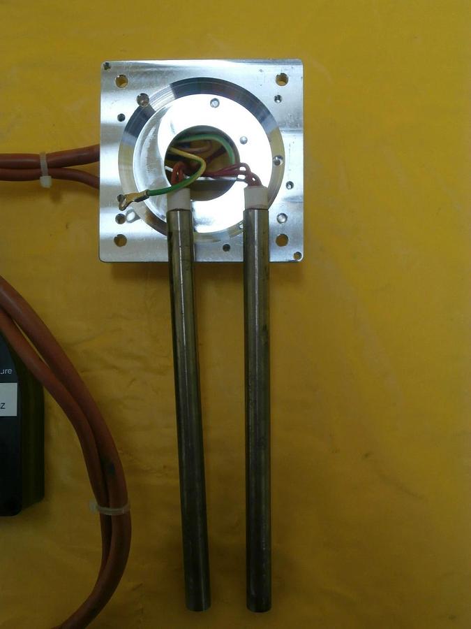 Used VAT TECON 090-001.3 650 Series Gate Valve Heater Controller and Elements Used