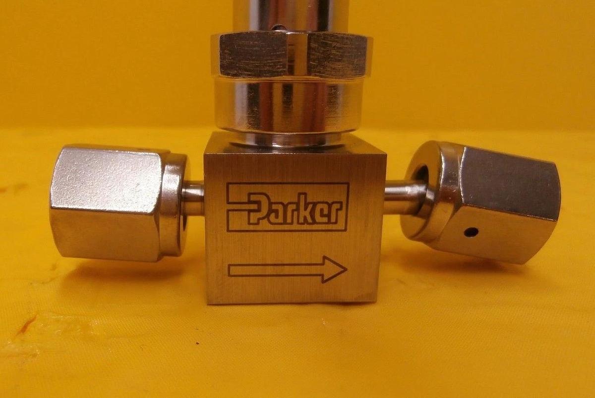 Used Parker Veriflo 4V1-P4K-11AC-SSV-PP High Purity Bellows Valve Used Working