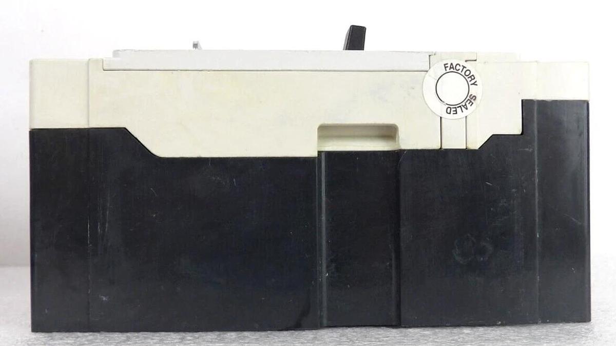 Used Eaton JGE3250NN Industrial Circuit Breaker J250E 69D2551G10 Lot of 4 Working