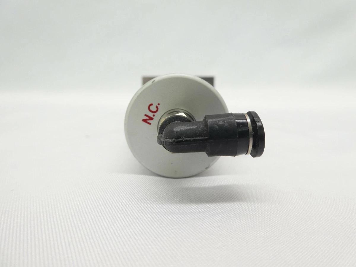 Used Fujikin 070924 Pneumatic Diaphragm Valve 0.39 ~ 0.59MPa N.C. Lot of 10 Working