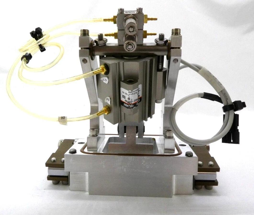 Used AMAT Applied Materials 0240-76511 5000 Cleanroom Slit Valve "S" 520 Chemraz