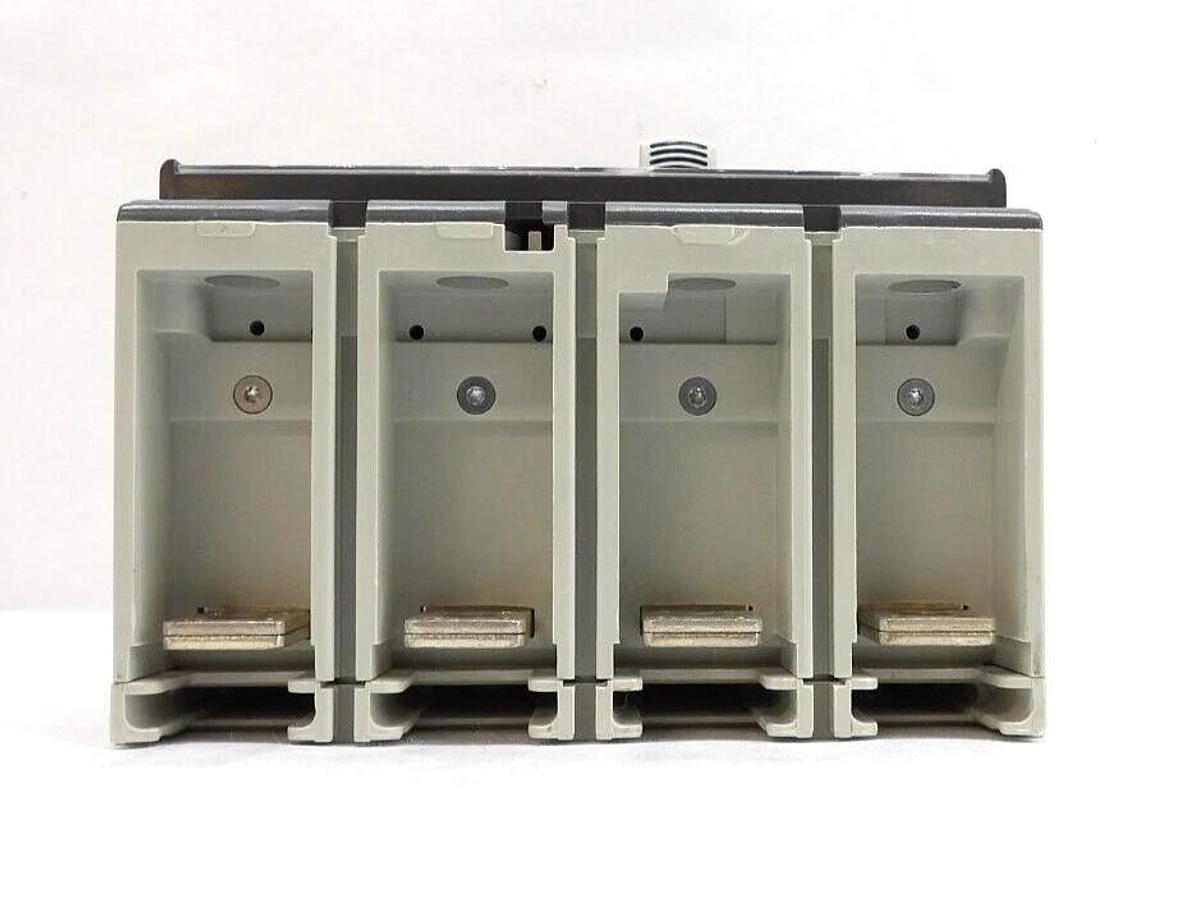 Used ABB Sace Tmax Xt4 H 250 4 Pole Industrial Circuit Breaker New Surplus